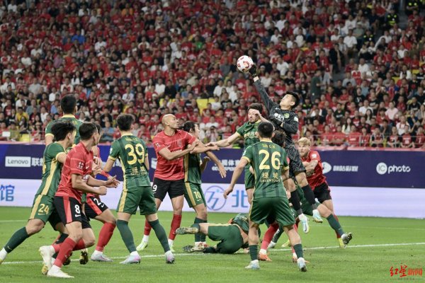 长宏网配资 四连胜领跑中超！成都蓉城2比1拿下浙江队，“五一攻势”完美收官