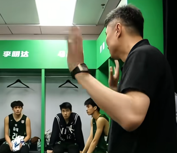 昊天优配 杜锋真有你的！耐高总决赛中场指导省实，开启下批球员培养思路？